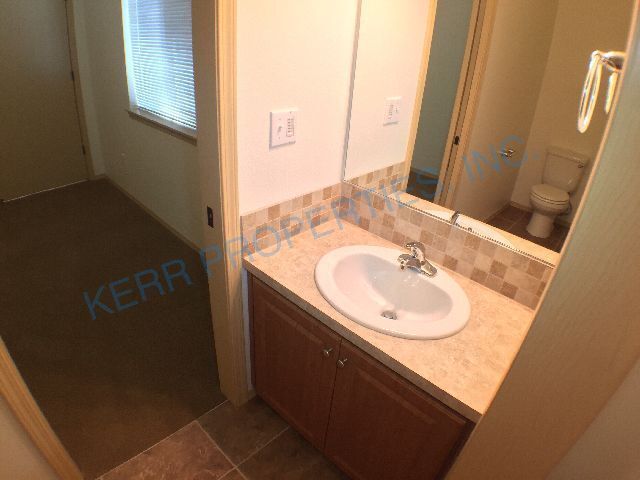 Building Photo - FREE RENT! Charming 3-Bed Home with 1.5 Ba...