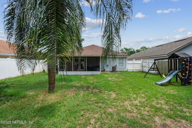 Building Photo - 1658 Hudderfield Cir W