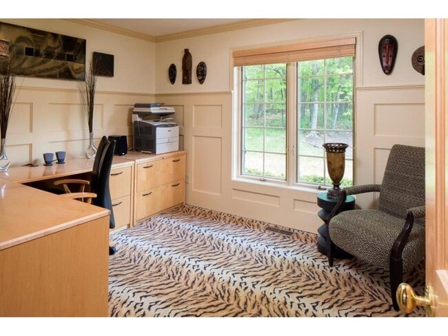 Building Photo - 1215 Oakview Rd