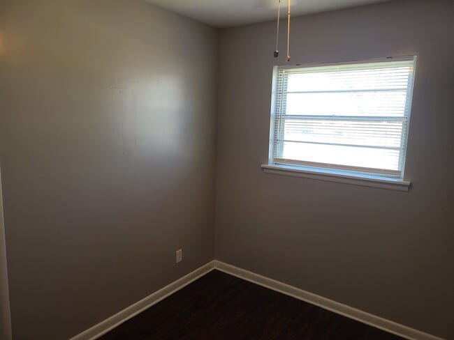 Building Photo - 604 Ellen Dr