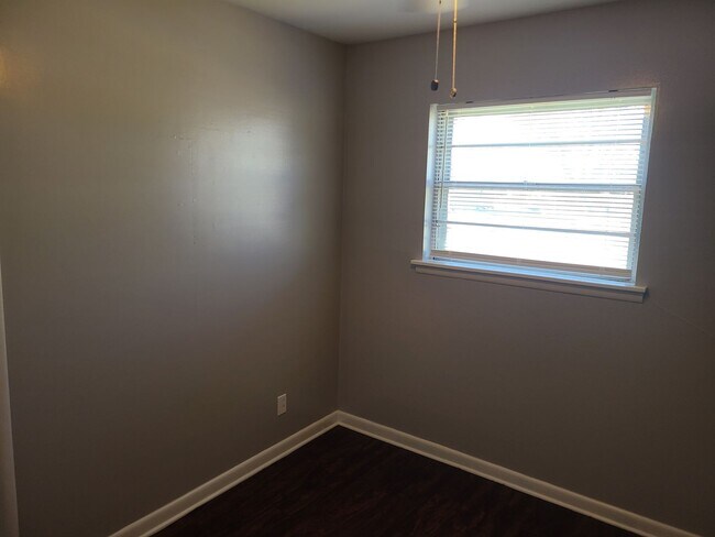 Building Photo - QUESTIONS PLEASE CONTACT LANCE GARNER 501-912-6020