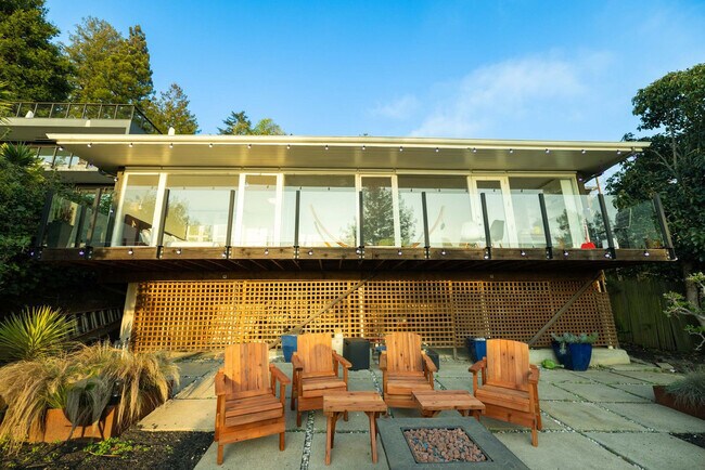 Building Photo - 1072 Keeler Ave