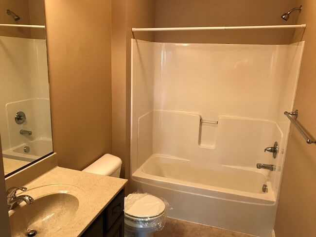 Building Photo - 2725 Northridge Pkwy