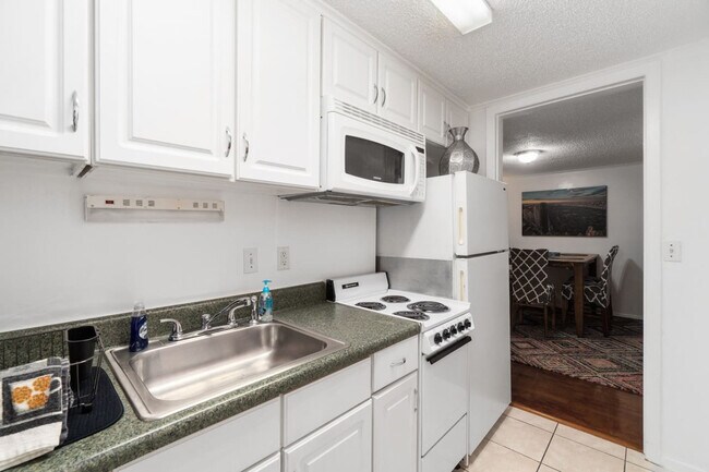 Building Photo - 2490 SW 14th Dr