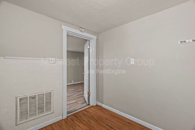 Building Photo - 161 Anistasia Dr