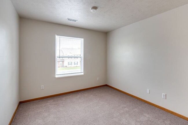 Building Photo - AUTUMN RIDGE APARTMENTS