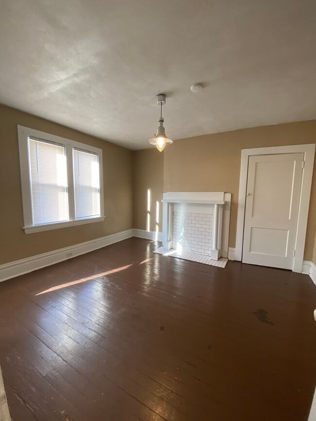 Building Photo - Now showing, Updated 3BR 2 Full Bath house...