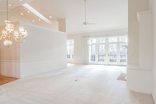 Building Photo - 24 Strathaven Dr