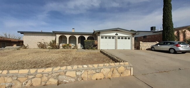 Building Photo - 6613 Southwind Dr