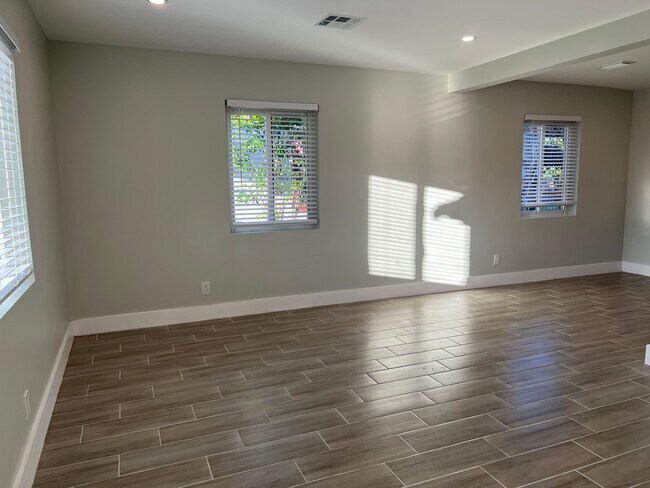 Building Photo - 1516 N Andrews Ave