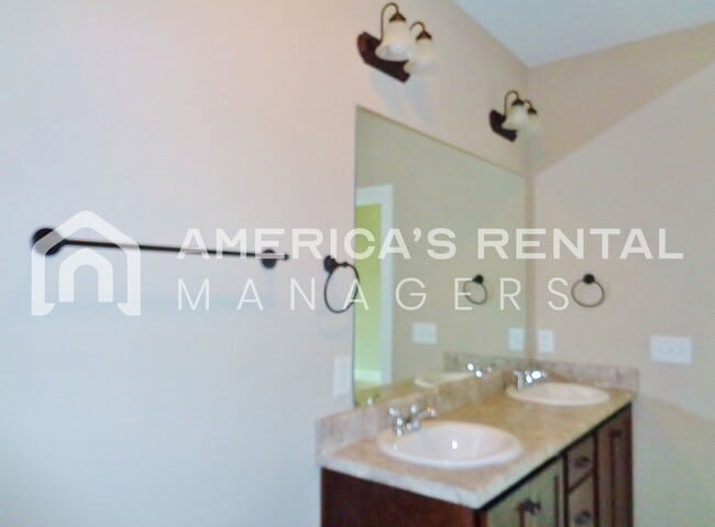 Building Photo - Home in Tuscaloosa..... Available to View Now!!!