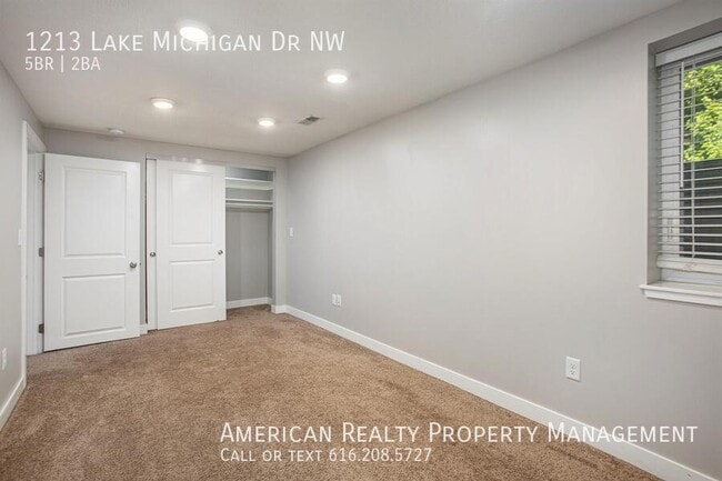 Building Photo - 1213 Lake Michigan Dr NW