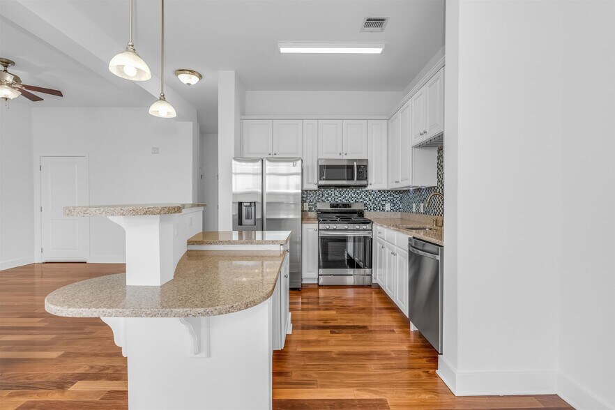 Building Photo - 55 Mallory Ave