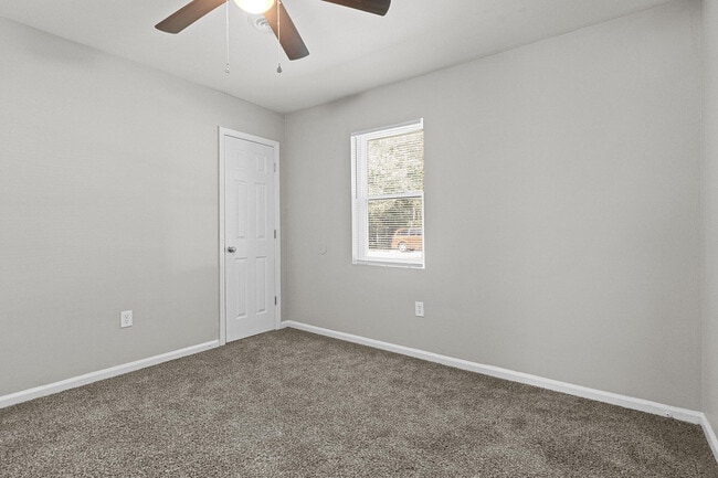 Building Photo - 3630 Columbine Dr