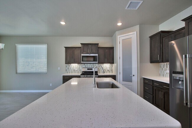 Building Photo - 729 C. Escondida