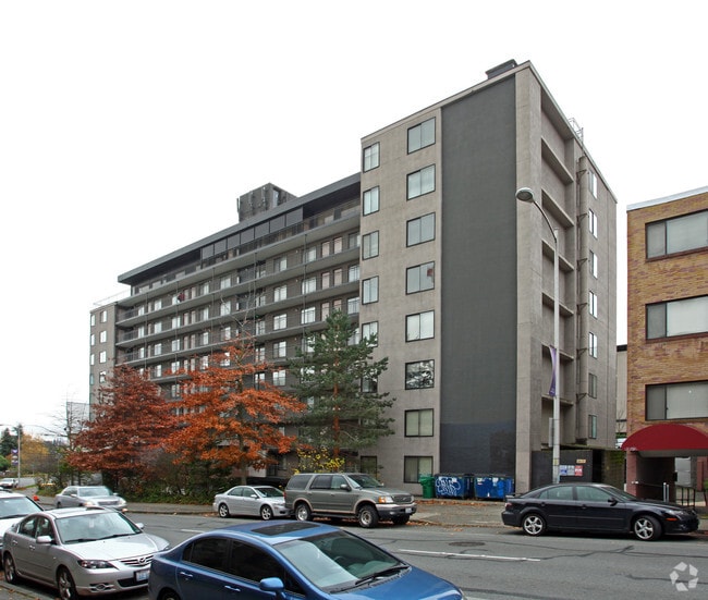 College Place Apartments 4131 11th Ave NE Seattle WA 98105