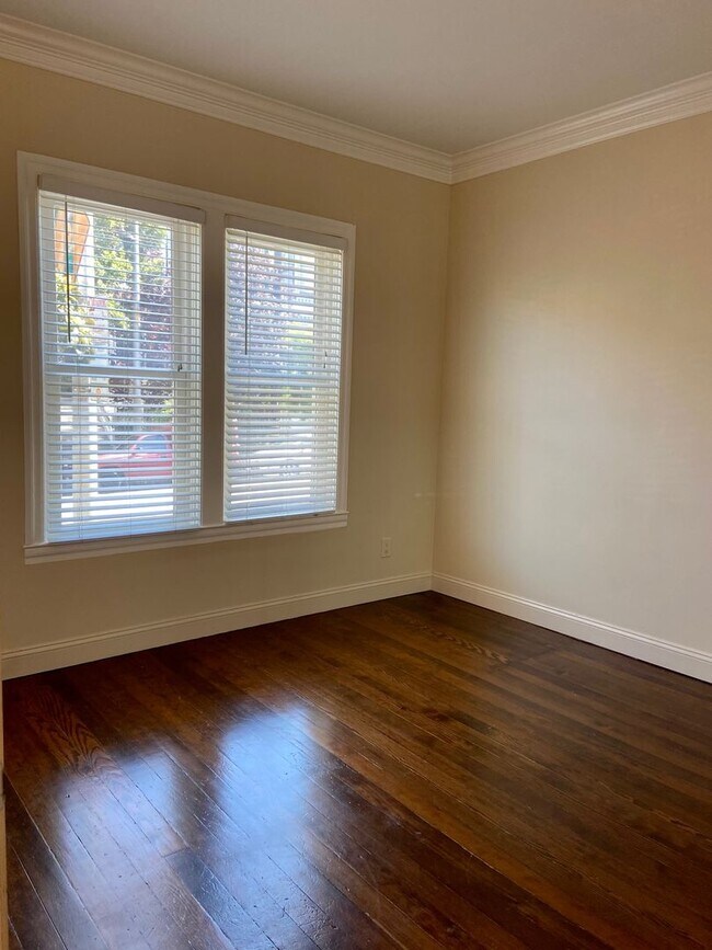 Building Photo - 1412 Hayes St