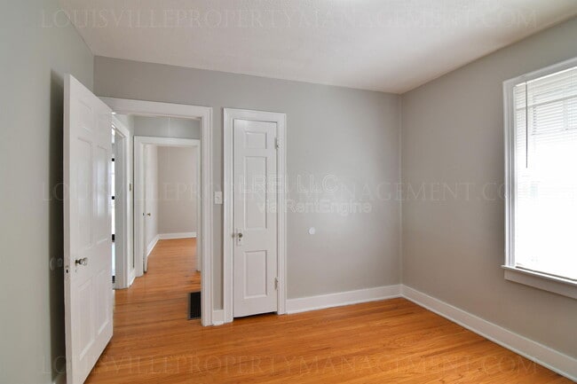Building Photo - 1403 Sale Ave