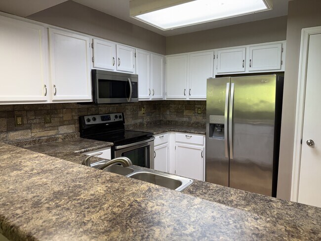 Building Photo - 1301 Eagles Trace Path
