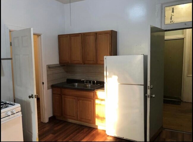 Building Photo - 1014 N Paulina St