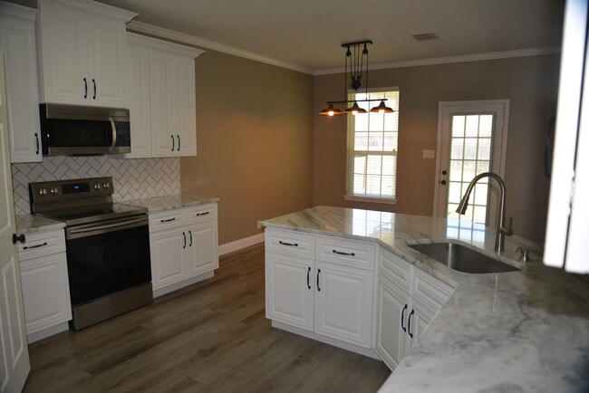 Building Photo - 11715 Oakwood Rdg