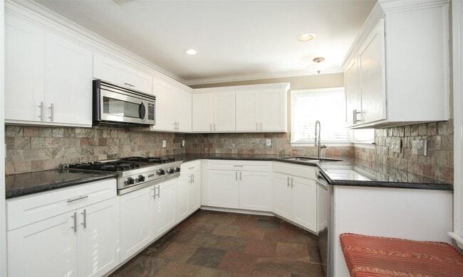 Building Photo - 4809 Saxon St