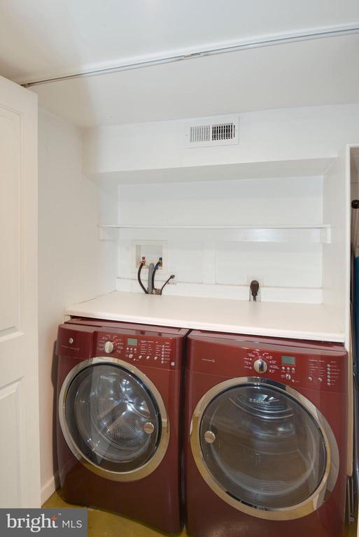 Building Photo - 2721 Ontario Rd NW