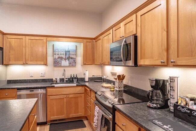 Building Photo - 237 Dunthorpe Dr