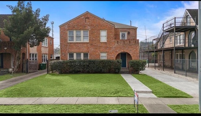 Primary Photo - 1631 Castle Ct