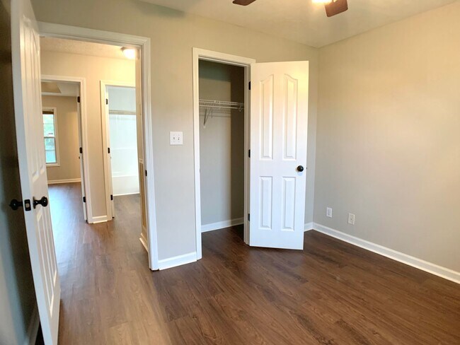 Building Photo - 685 Foxfield Dr