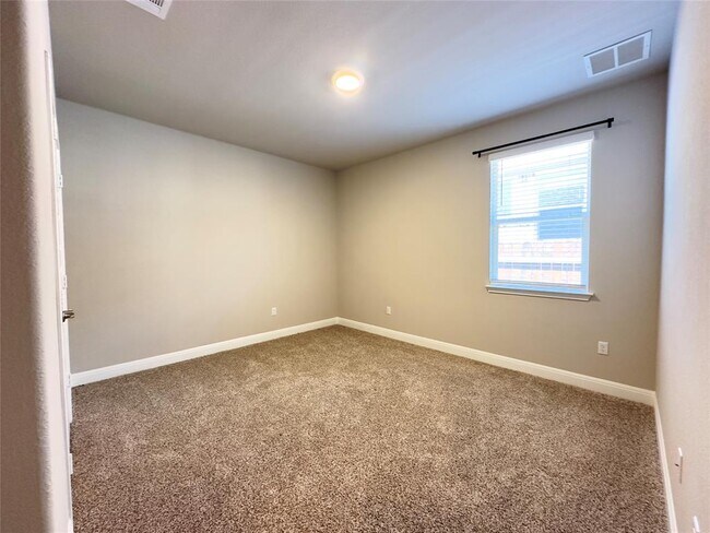 Building Photo - 17916 Umberto Dr