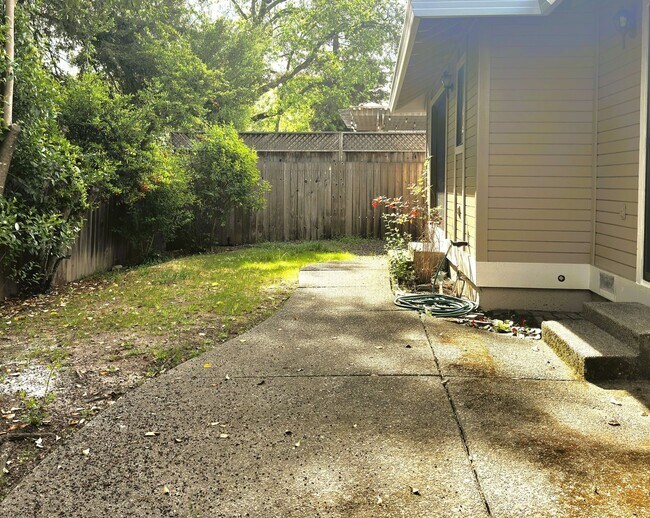 Building Photo - 2314 Sierra Creek Cir