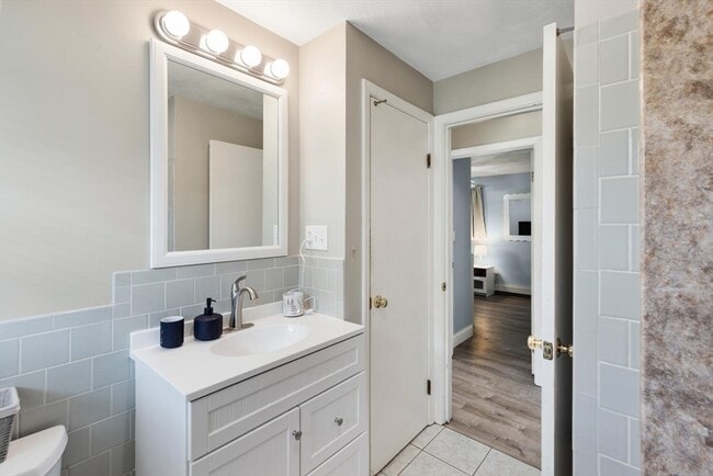 Building Photo - 18 Brookfield Dr