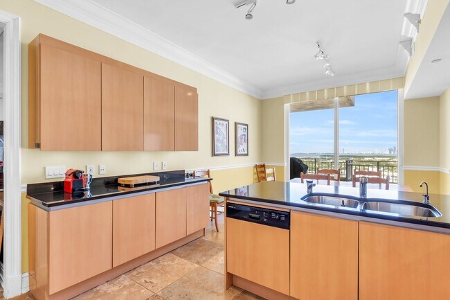 Building Photo - Step into luxury with this fully furnished PH offering stunning ocean and bay views. Located in t...