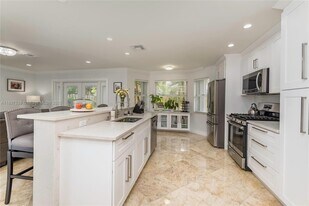 Building Photo - 14755 SW 123rd Ave