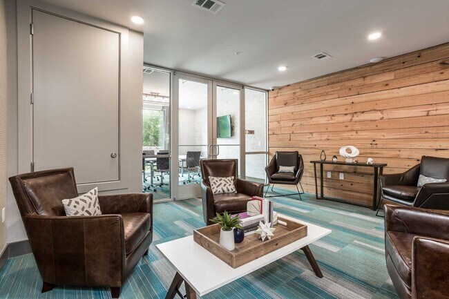 Building Photo - 1111 Durham Dr