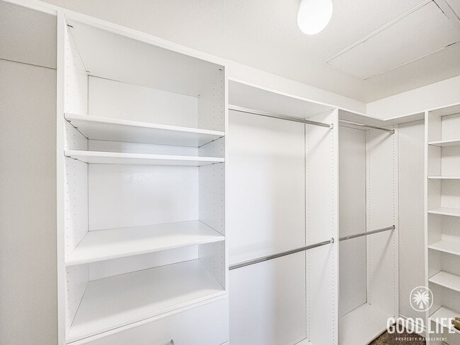 Building Photo - Modern 2-Story Split-Level Home with Commu...