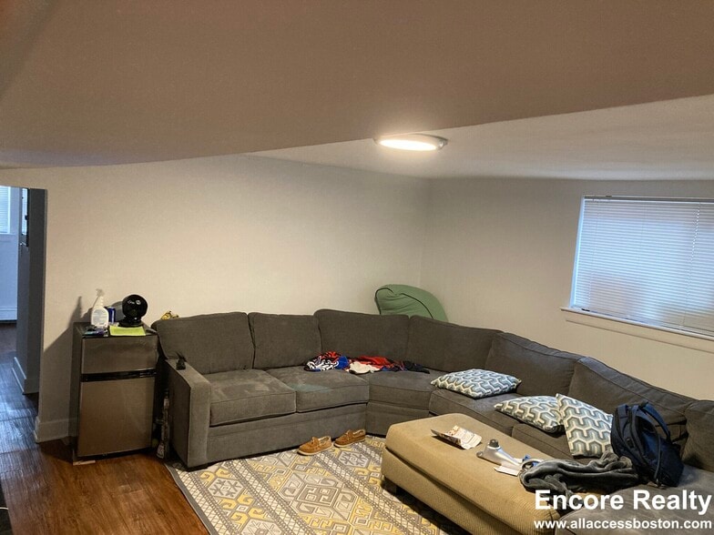 Building Photo - 61 Selkirk Rd