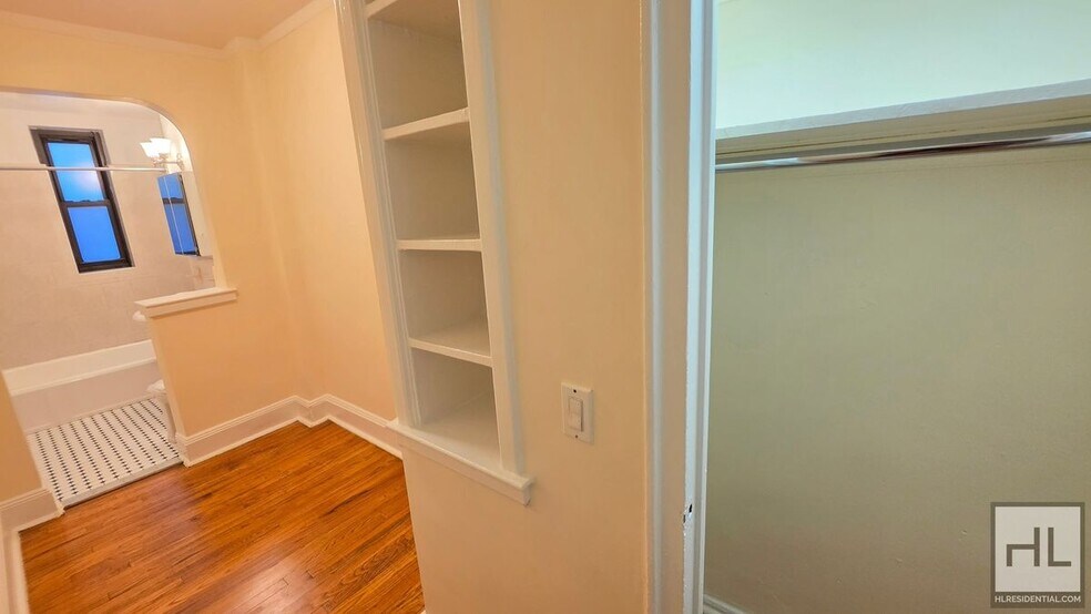 Building Photo - First-Floor Studio with Windowed Alcove in Gramercy