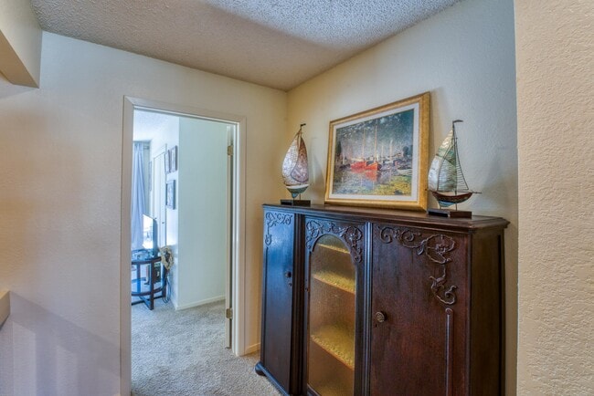 Building Photo - 307 Crestview
