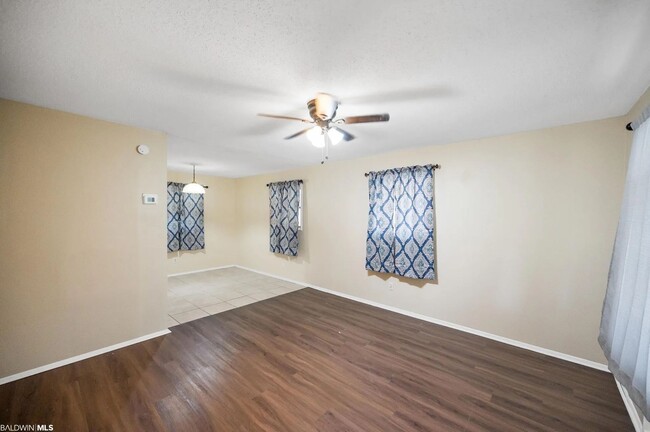 Building Photo - Gorgeous 3BD/ 1BA Home for Rent-Mobile