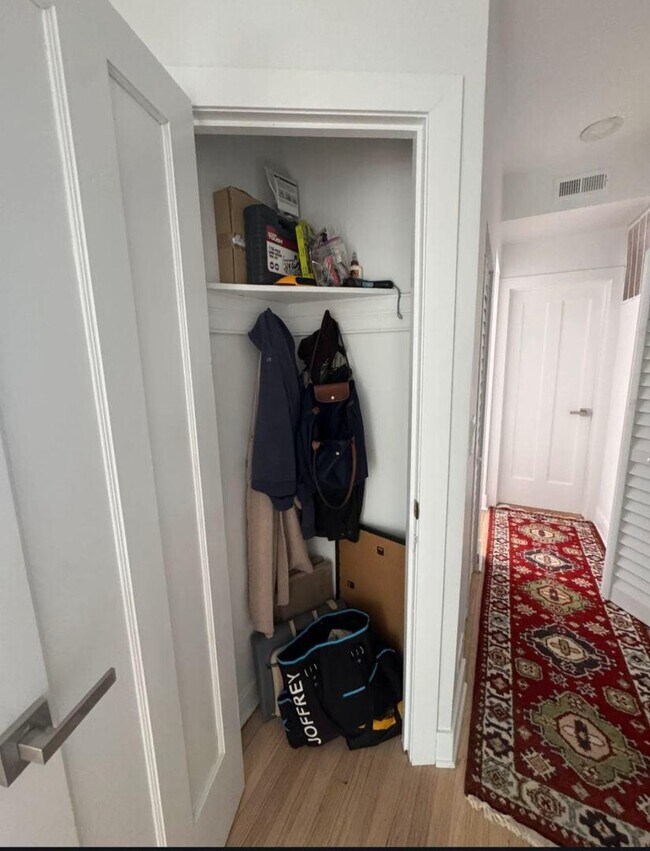 Building Photo - 2 bedroom in Chicago IL 60618
