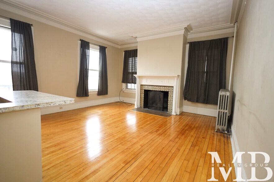 Building Photo - 465 Park Dr