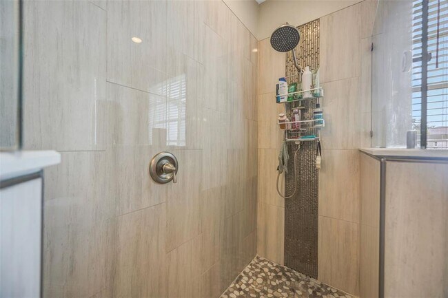 Building Photo - 6120 Chene Ct