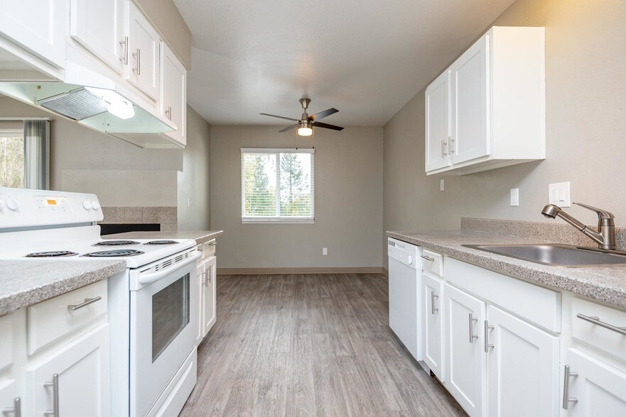 Primary Photo - Gresham Park Apartments