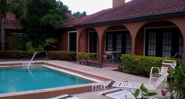 Building Photo - Beautiful  Furnished 1/1 condo x Rent  in Winter Park Next to Full Sail University !