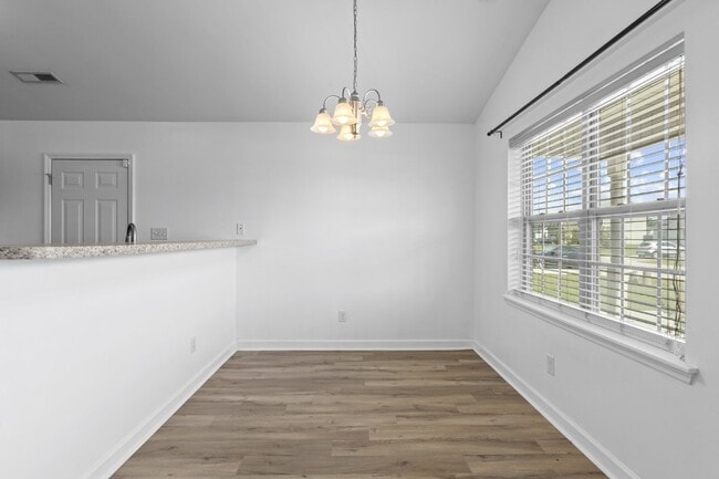 Building Photo - Bradford Estates!