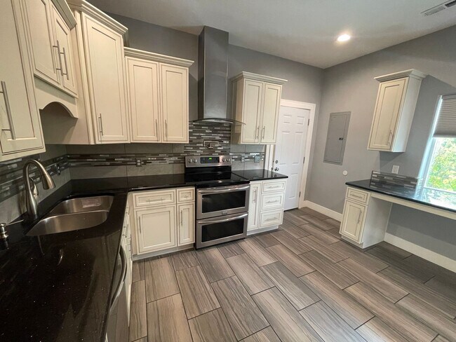 Building Photo - Richland House For Lease