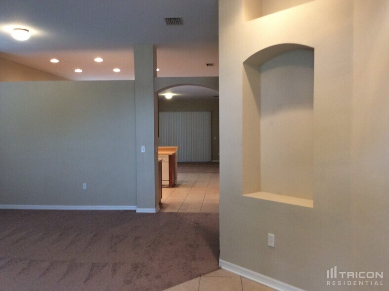 Building Photo - 35045 Meadow Reach Dr
