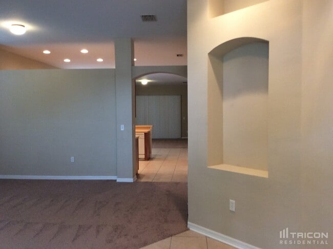 Building Photo - 35045 Meadow Reach Dr
